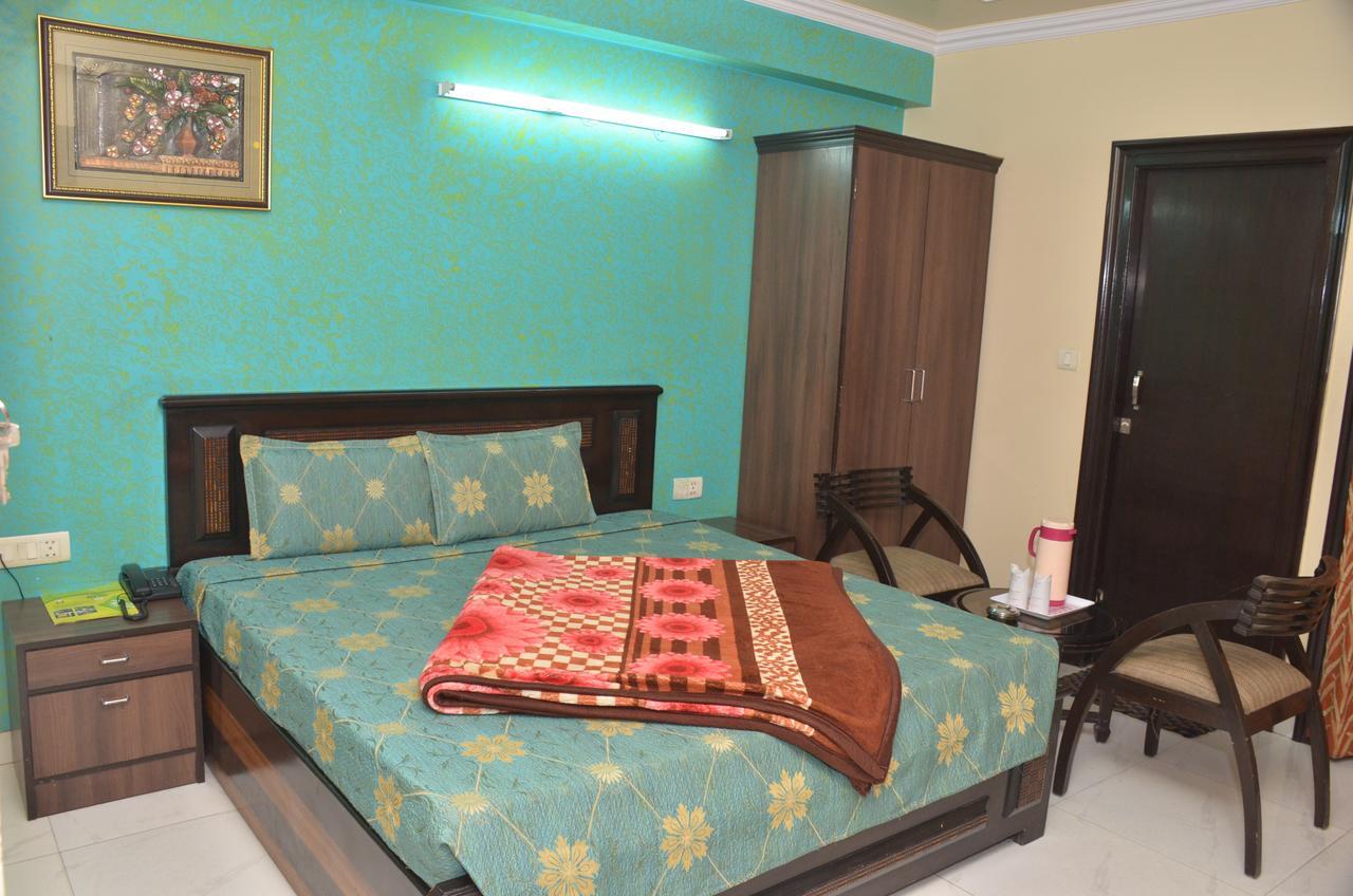 Hotel Jinendra Inn Jaipur Buitenkant foto
